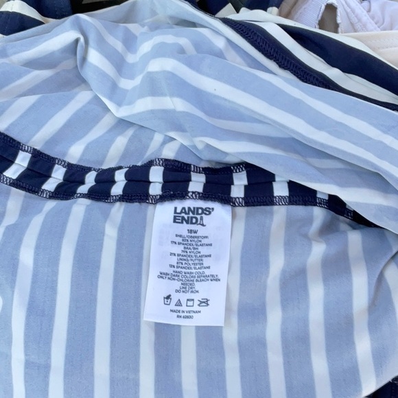 Lands End Bathing Suit Top (18W) - Picture 5 of 5
